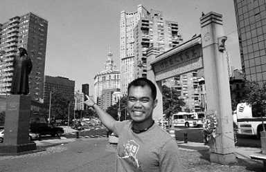 Carrying a torch for Chinatown honors