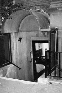 entrance-2004-07-01_z
