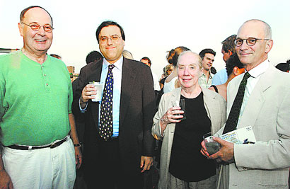 benefit-2004-08-10_z