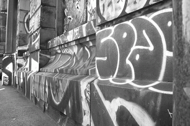 bankgrafit-2005-04-19_z