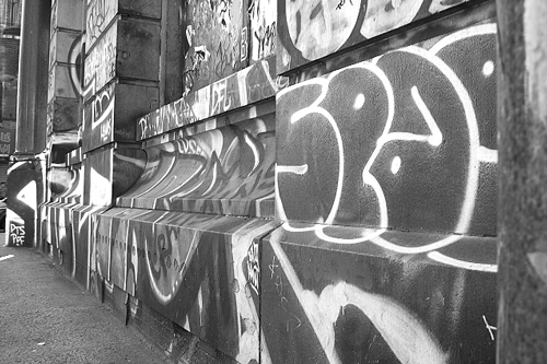 bankgrafit-2005-04-19_z