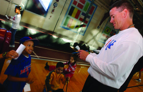 P.S. 11 kids meet the Mets 1 coach-2006-02-14_z