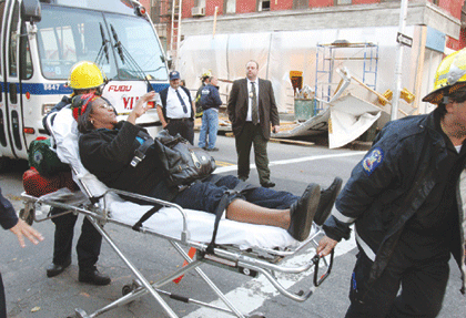 Building sheds fence on Avenue C; Two injured 1 c-2006-10-31_z