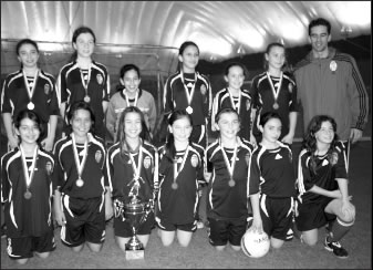 Kickers crunch competition, win coveted Cosmo indoor cup 1 grasskick-2009-04-02_z