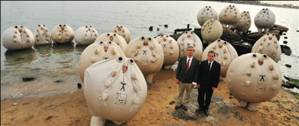The Yes Men show a lot of balls on climate change 1 ballon-2009-10-06_z