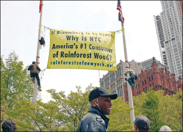 Protesting for rainforests 1 dd-2010-04-29_z