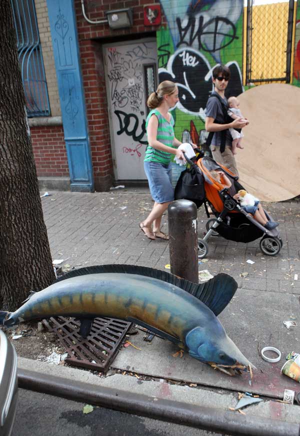 sidewalk-fish