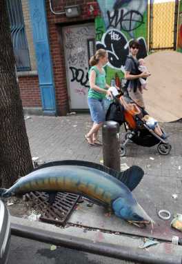 sidewalk-fish