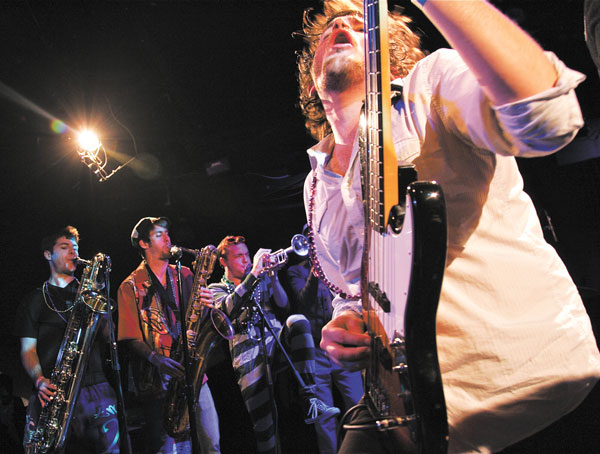 Mardi Gras bash raises cash for L.E.S. Girls Club 2 Downtown Express Photos by Sam Spokony