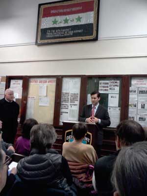 Photo by Scott Stiffler Assistant District Attorney Daniel Brody gives a presentation on cybercrime and identity theft, at the 10th Precinct’s Feb. 27 Community Council Meeting.
