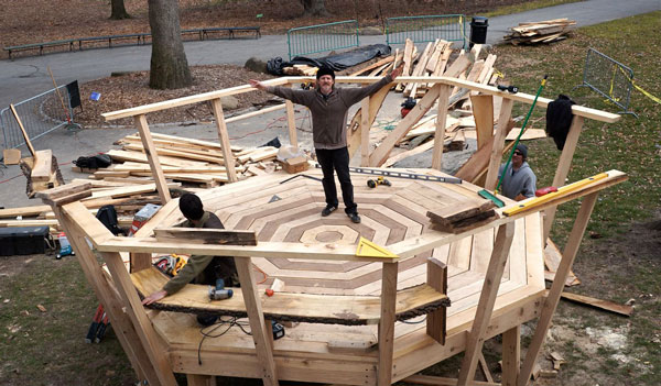 East Villager Roderick Romero on the deck of the tree house he’s building at the Brooklyn Botanic Garden. Photo by Sarah Ferguson 