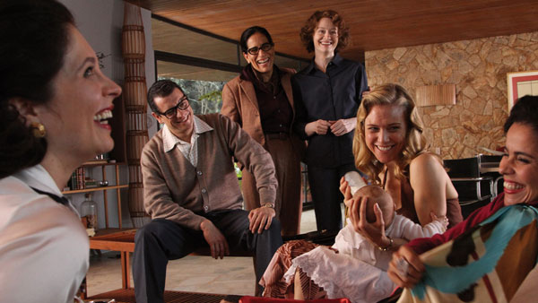 Photo by Lisa Graham / 2012 © L.C. Barreto Center: Marcello Airoldi as Carlos Lacerda, Glória Pires as Lota de Macedo Soares, Miranda Otto as Elizabeth Bishop and Tracy Middendorf as Mary, in "Reaching for the Moon." 