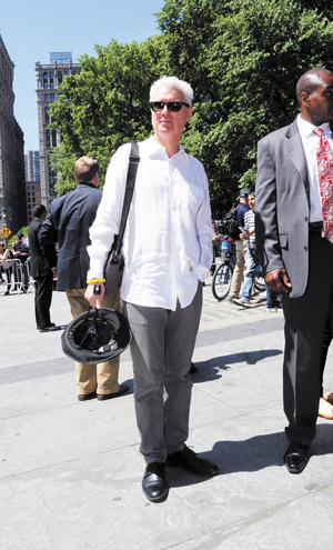 And they’re off! Bike-share cycles finally hit the streets 3 Cycle-sharer, qu’est que ce? Better bike, bike, bike, bike awaaaay! Musician David Byrne showed his support for Citi Bike at the program’s launch. While critics scoff the program is on a “Road to Nowhere,” the former Talking Head said it “changes people’s mental map of how they see the city.”