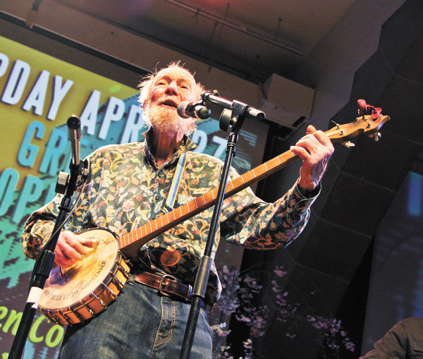Folk legend Pete Seeger, 94, inspired with his musical performance — and mere presence.