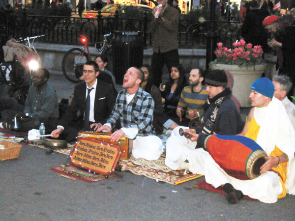 Chants meeting in the park 1 Photo by Lincoln Anderson
