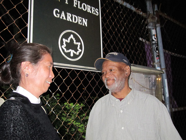 Photo by Lincoln Anderson Susan Yung, left, and Everett Hill had differing ideas on exactly what kind of “community” is meant by the term “community garden.”