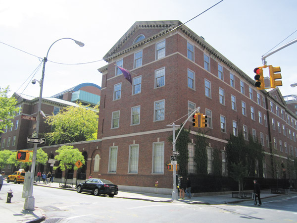 Photo by Lincoln Anderson Under current zoning, a 300-foot-tall building could be built on the site of Vanderbilt Hall, on Washington Square South, between MacDougal and Sullivan Sts.