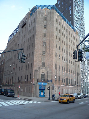 Photo by
Scott Stiffler Public or Private…and landmarked? Bayview’s future
is uncertain, although it’s certainly up for sale.