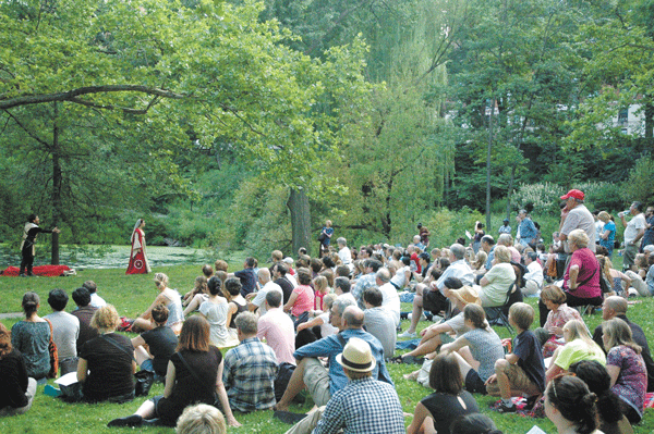 Crowds surround the cast, at the 2010 Central Park production of “Richard III.”