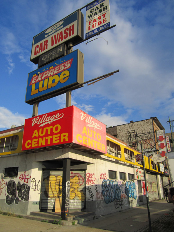 Photo by Lincoln Anderson Even without air-rights sales from the Hudson River Park, development pressure has been intense along the Lower West Side waterfront. A 10-story, super-luxury apartment building is planned along West St. between Leroy and Clarkson Sts. on a site including this former car wash. 