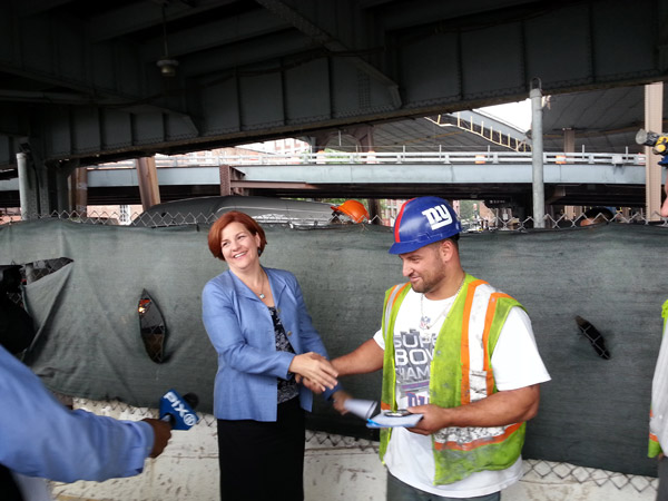 Photo by Heather Dubin Christine Quinn shared a laugh with a hard hat after the press conference when she told him that she was a Jets fan. 