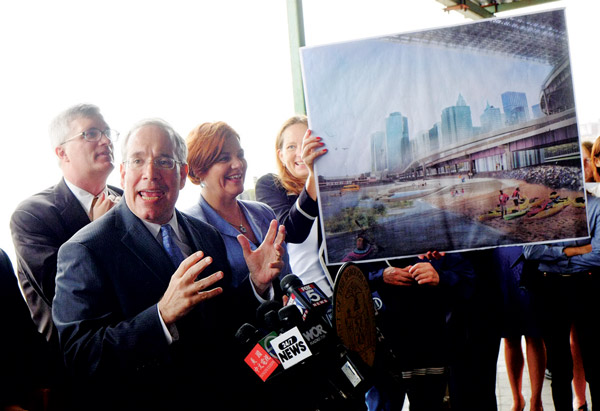 Photo by William Alatriste / NYC Council Borough President Scott Stringer touted Brooklyn Bridge Beach and the East River Blueway on Aug. 1, joined by Council Speaker Christine Quinn, to the right of him, and Assemblymember Brian Kavanagh, to the left of him, and other elected officials. 
