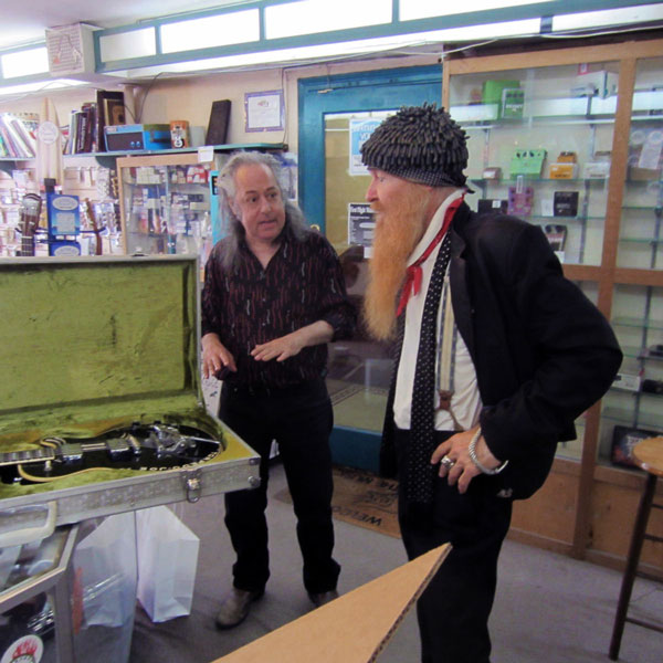A good guitar is a work of art 1 Photo by Shira Goldberg First Flight owner Danny Wollock, with ZZ Top’s Billy Gibbons.