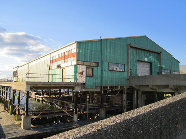 Under Mayor Bloomberg’s Solid Waste Management Plan, Gansevoort Peninsula’s marine waste transfer station, above, was to have been reactivated and rebuilt.  Photos by Lincoln Anderson