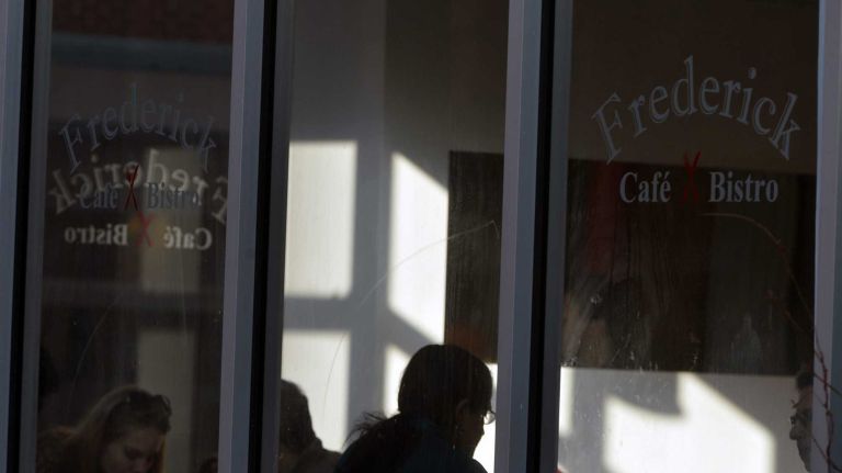 Cedric French Bistro is an open-air dining destination in South Harlem with tasty brunch, lunch, dinner and classic jazz music.