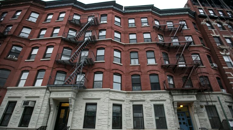 Manhattan’s average rent rose from $3,762 in 2012 to $3,905 in 2013, according to a report.