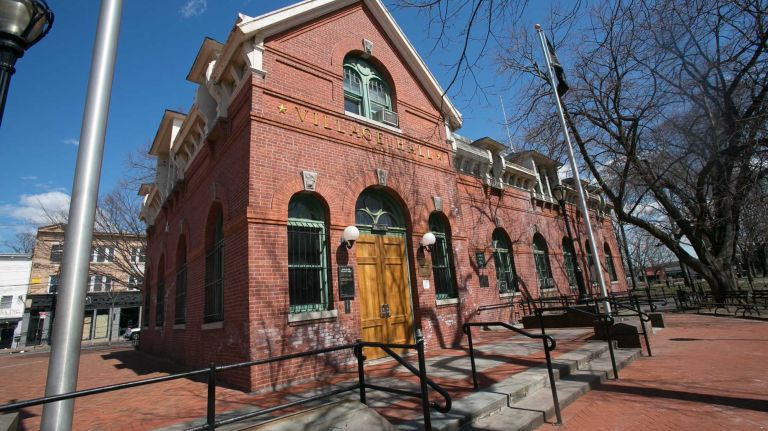 Tappen Park in the St. George/Stapleton neighborhood. (Mar. 30, 2013)