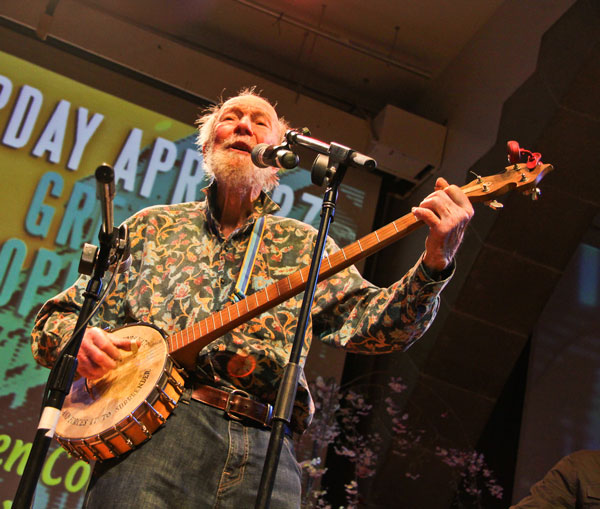 Pete Seeger, folk singer, activist icon, dies at 94 1 Pete Seeger, the iconoclastic conscience of America, who co-wrote “If I Had a Hammer,” — above, performing at Cooper Union a year ago — died Monday at age 94. Photo by Tequila Minsky