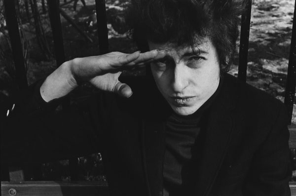 “Bob Dylan, Sheridan Square Park” (January 22, 1965).   COPYRIGHT ESTATE OF FRED W. McDARRAH,  COURTESY STEVEN KASHER GALLERY, NEW YORK