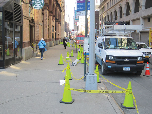 Astor alert: Hot sidewalks 1 Photo by Lincoln Anderson