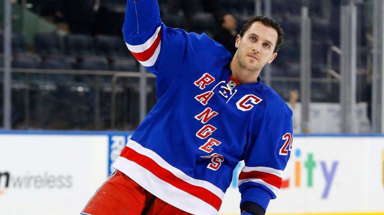 Rangers trade Ryan Callahan for Martin St. Louis 2 Ryan Callahan salutes the crowd after he was named star of the game against the Avalanche at Madison Square Garden on Tuesday, Feb. 4, 2014.