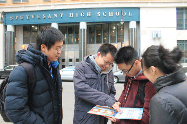 Stuy teens connect to help market profitable toy 2 Downtown Express photos by Zach Williams Kevin Wong, left, William Yen, Kevin Ni, and LeSi Qu, part of the core group of Stuyvesant High School students who are marketing Flip ‘N’ Check puzzles with the help of Pam Chmiel and Dr. Howard Wexler, inventor of Connect Four, below. Wexlar invented the game 30 years ago, but it did not sell until he started working with the Teen Entrepreneur Boot Camp a few years ago. At bottom, a focus test of the game at Taste of Tribeca, 2012.