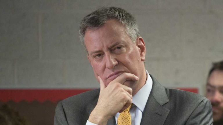 Khloe Kardashian buys Justin Bieber's house 1 Mayor Bill de Blasio on Jan. 6, 2014.
