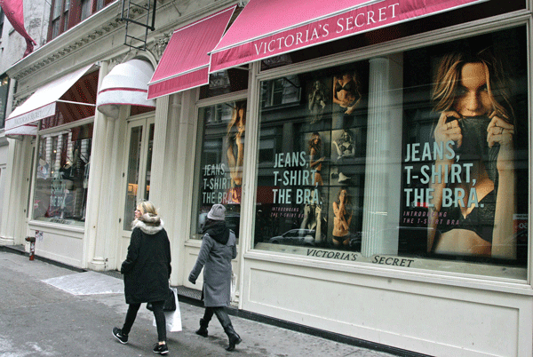 Soho Victoria’s Secret, a paradise for shoplifters 1 Downtown Express photo by Sam Spokony