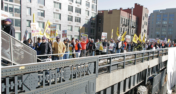 Photo by Sam Spokony Long road to fair wages: An April 10 rally on the High Line addresses conditions at nearby buildings, where workers earn much less than their unionized counterparts.