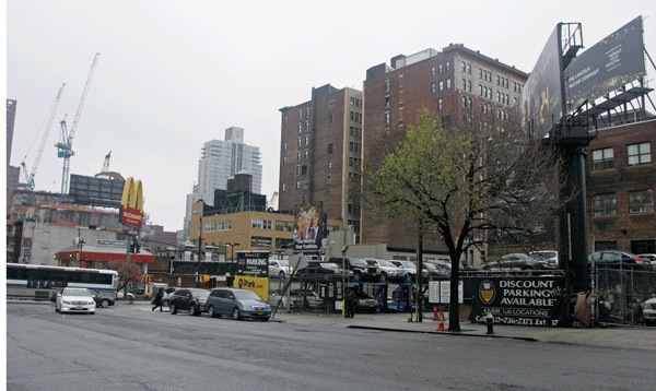 Tishman Speyer Secures ‘Spire’ Site for $438 Million 2 The corner of 10th Ave. & W. 34th St. could see the construction of America’s tallest office tower, which would sit just north of the Hudson Yards project (whose cranes are visible at left). Photo by Sam Spokony.
