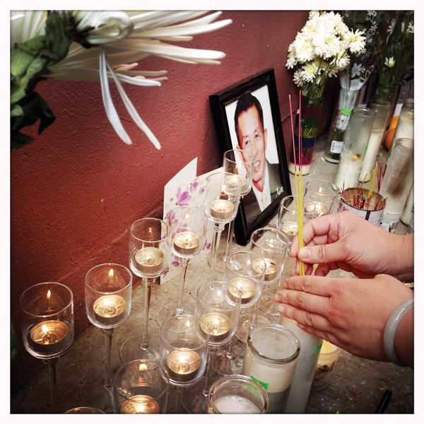 Chinatown’s week of memories 6 Mourners place incense on an impromptu shrine outside of the building, left, where Wen Hui Ruan, a retired garment worker, was attacked. Su Zhen Chen, Private Danny Chen’s mother, and Yan Tao Chen, his father, with the ceremonial street sign honoring their son, right.