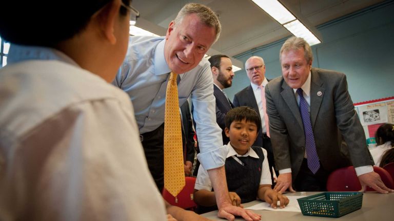 Mayor Bill de Blasio visits a fourth-grade art class at P.S. 69 in Queens on Monday, May 12, 2014. 