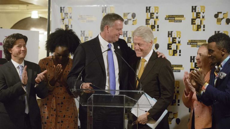 Herb Karlitz, Trenness Woods-Black, New York City Mayor Bill de Blasio, former U.S. President Bill Clinton, Manhattan Borough President Gale Brewer and Chef Marcus Samuelsson announce the launch of Harlem EatUp!