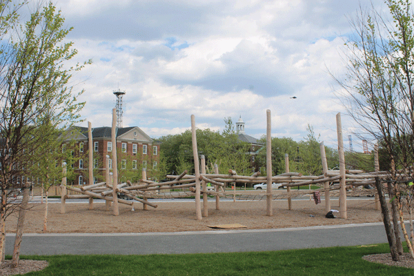 The island has plenty of climbing areas and a clear view of Lower Manhattan. 