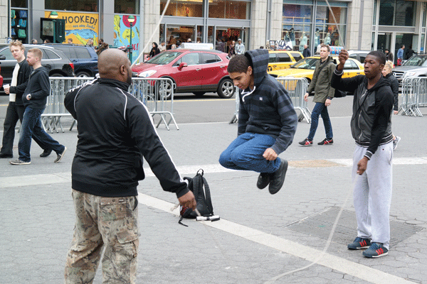 Juice and gyms give boost to a healthy-living area 1 Jump-ropers got some exercise on Union Square’s south plaza on 14th St. Photo by Milo Hess