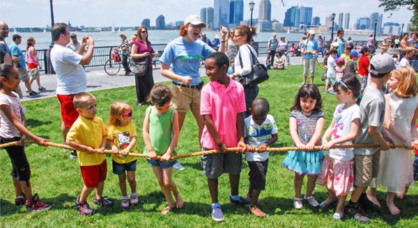 Youth Activities, Week of June 19, 2014 1 Photo courtesy of BPC Parks Conservancy Lawn games organized by the Battery Park City Parks Conservancy.