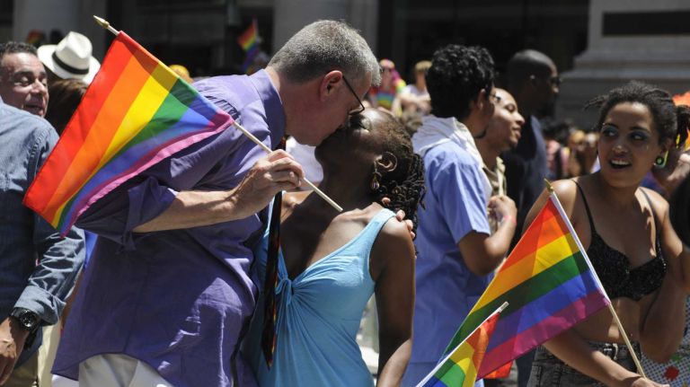 New York Mayor Bill de Blasio kisses his wife, Chirlane McCray, during the New York City pride parade in Manhattan on Sunday, June 29, 2014.
