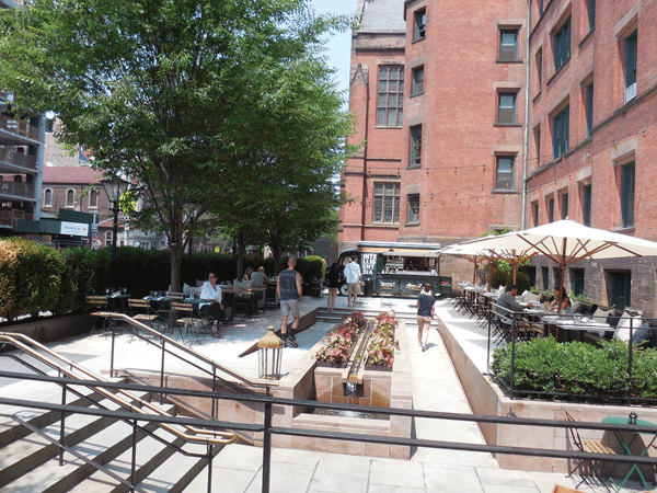 Photo by Scott Stiffler The front garden of the High Line Hotel is free, and open to the public (food truck charges apply). 