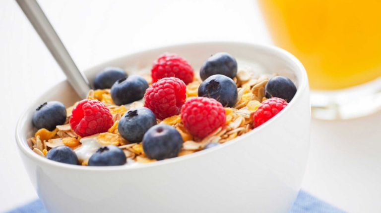 It’s no secret that kids — and adults too! — need to start the day on the right foot with a nutritious breakfast.