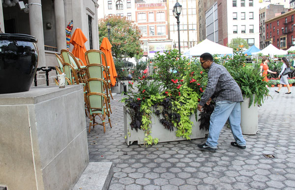 A worker set up the outdoor cafe area of the Pavilion Market Cafe at Union Square on Wednesday morning around 9 a.m. Initially, the restaurant’s operator had planned to serve breakfast starting at 8 a.m. But business has been so bad, breakfast has been dropped from the menu and the place opens later, usually around 10:30 a.m.   PHOTO BY TEQUILA MINSKY